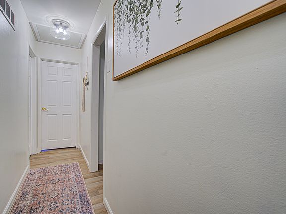 5th image of 1329 Orchard Lakes Dr