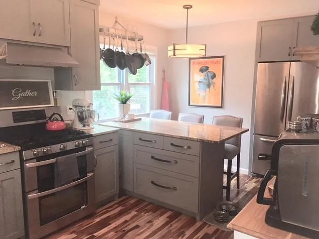 3 bed, 1.5 bath, 1762 sqft, $2,695 — Photo 2