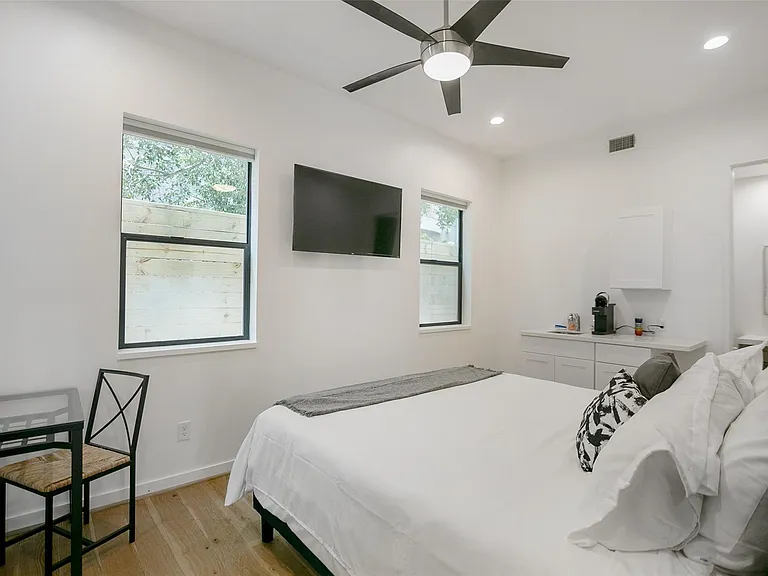 511 Memorial Heights Dr — Photo 5