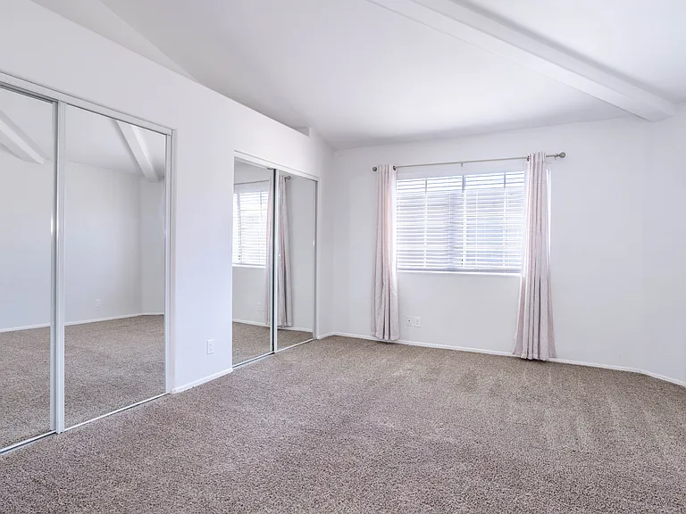 18347 Saticoy St #28 — Photo 11