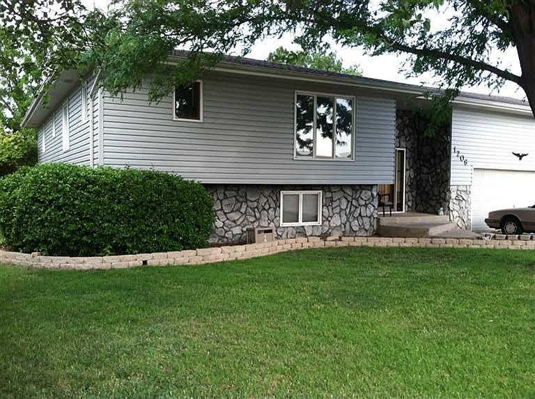 2nd image of 1206 Felten Dr