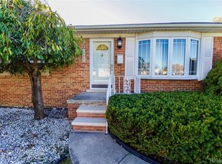 24965 Johnston Ave, Eastpointe, MI 48021