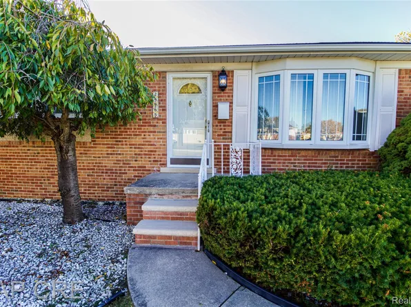 24965 Johnston Ave, Eastpointe, MI 48021