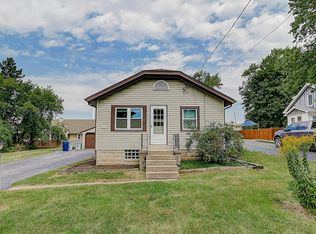 2520 W Goldcrest Ave, Milwaukee, WI 53221