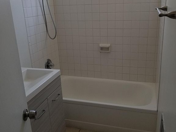 3rd image of 11938 Dorothy St APT 4