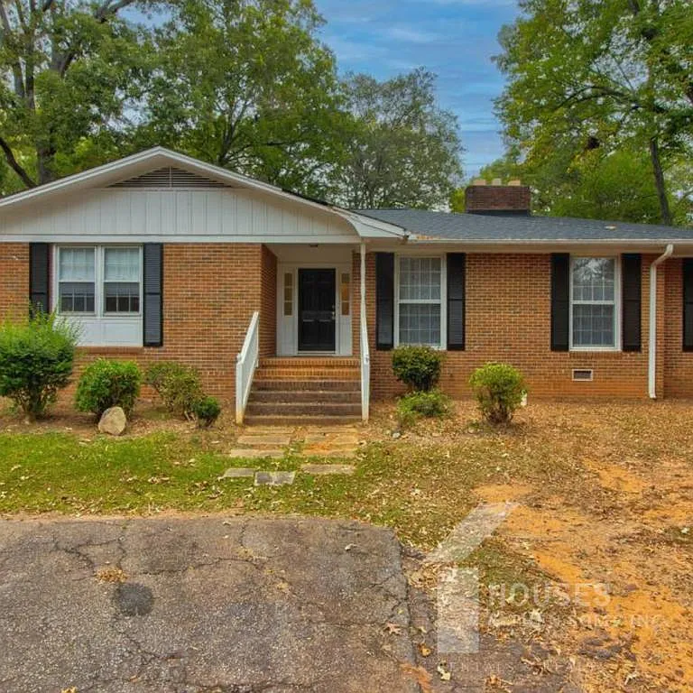 935 Rutherford Rd. — Photo 1