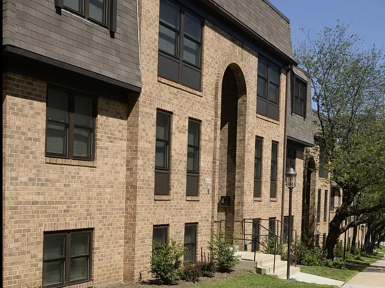Charlesgate Apartments — Photo 16