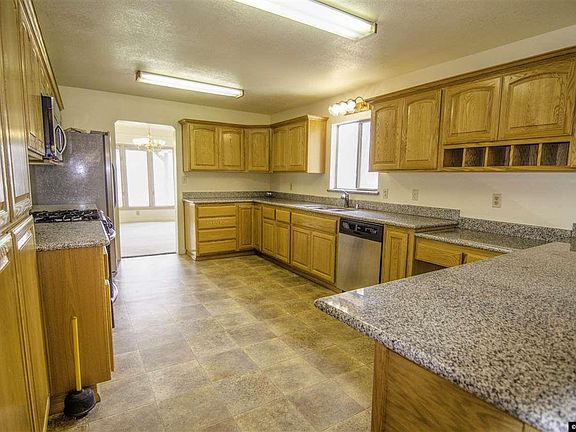 2nd image of 1505 Niblick Ln
