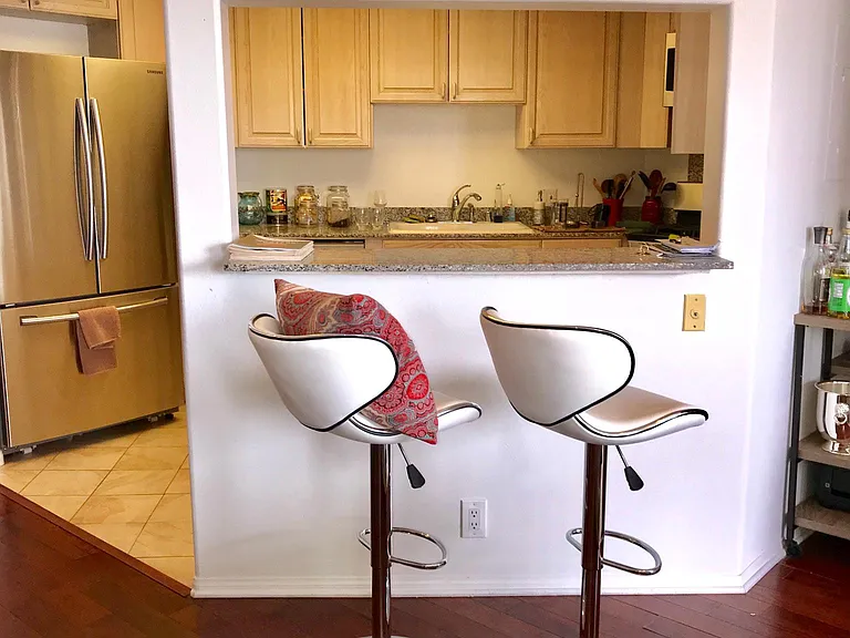 8349 Blackburn Ave #302 — Photo 95
