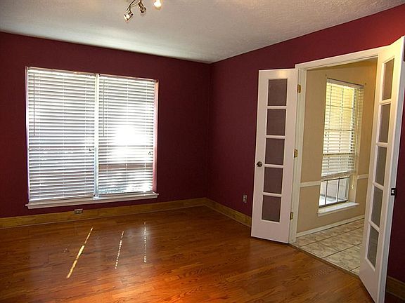 2nd image of 3215 Silver Falls Dr
