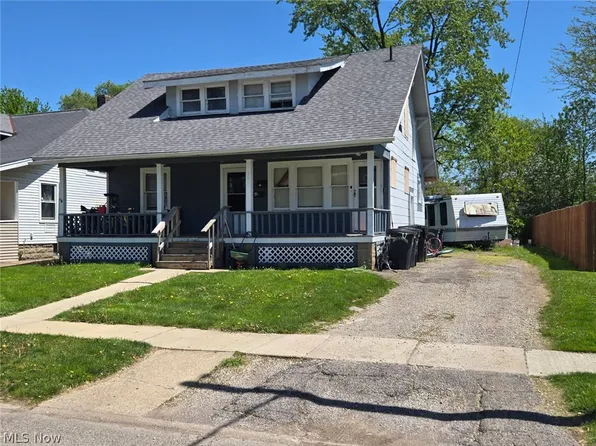 225 Harwood St, Elyria, OH 44035