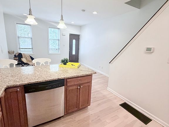 5th image of 2741 W Harper St