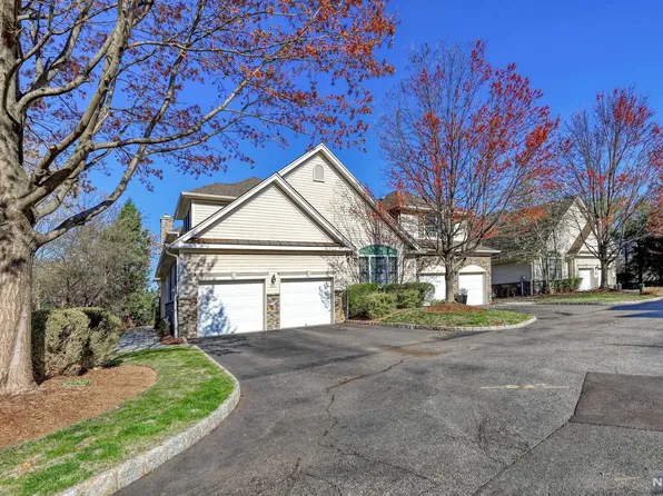 32 Schindler Ct #32, Saddle River, NJ 07458