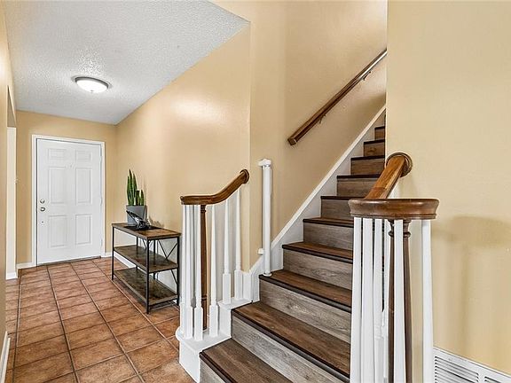 3rd image of 125 Cedarwood Dr