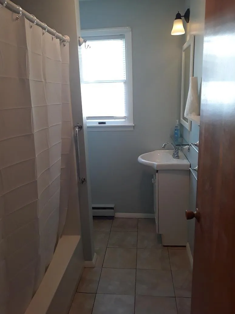 2 bed, 900 sqft, $1,400 — Photo 2