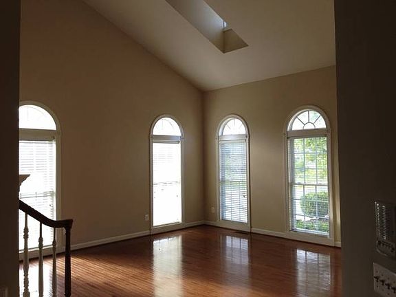 4th image of 15157 Gaffney Cir