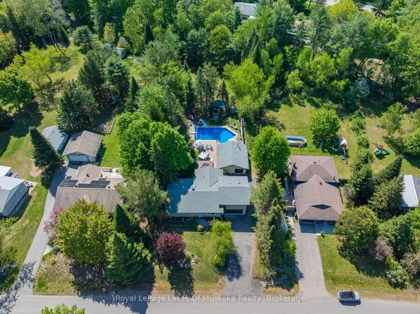 46 Meadow Heights Dr, Bracebridge, ON P1L 1A2
