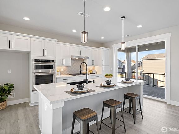 Photos are of a home in a different community and are for illustration purposes only to reflect typical finishes.  May depict seller enhancements.  Colors and options may vary.>