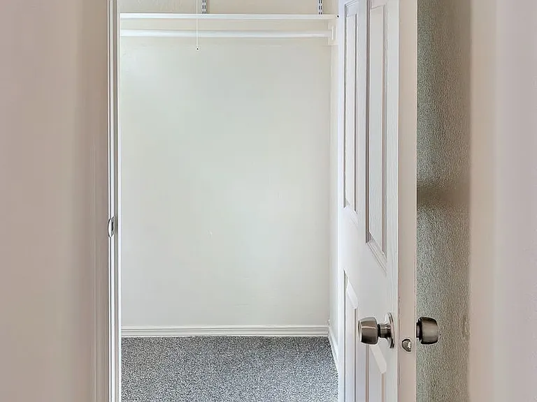Town Manor Apartments — Photo 12
