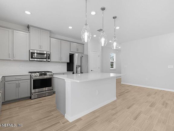4th image of 302 CHERRY ELM Drive