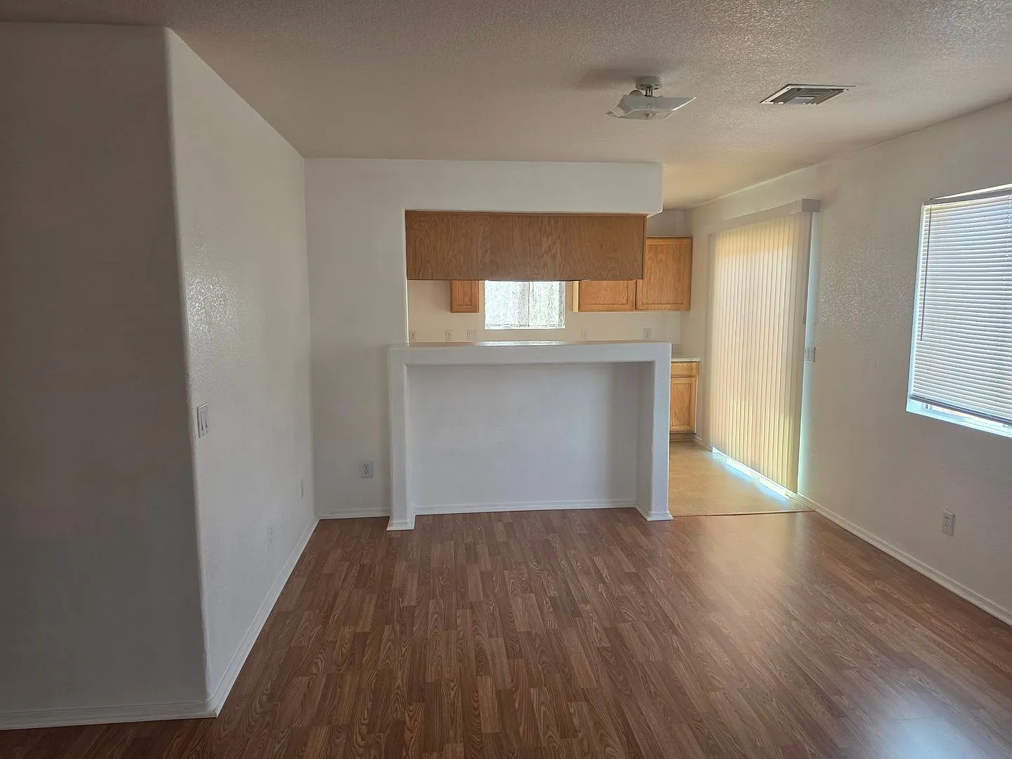 3 Bedroom 2 Bathroom House in Bullhead City — Photo 3