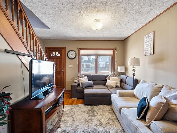 3rd image of 2136 Lincoln Rd