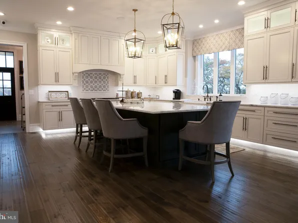 1 Ava Ct, Newtown, PA 18940