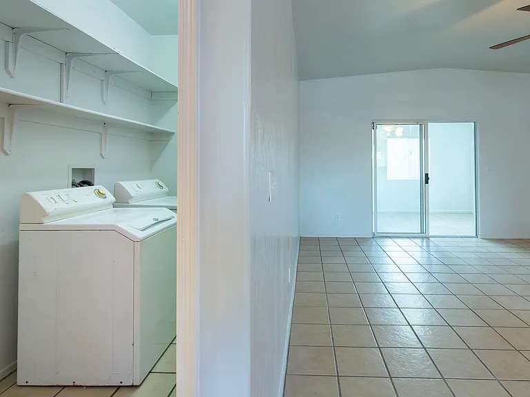 392 Falcon Ct — Photo 17