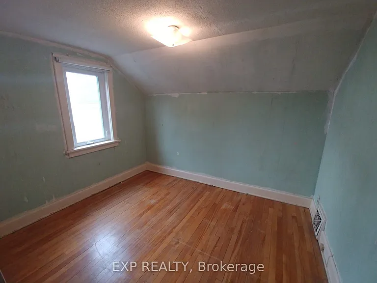 162 Woodroffe Ave — Photo 11