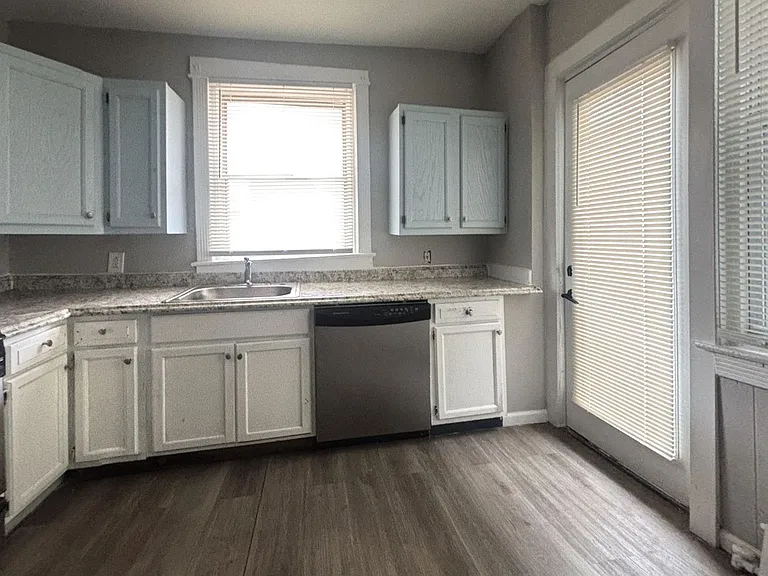 705 Edgemore Rd — Photo 17