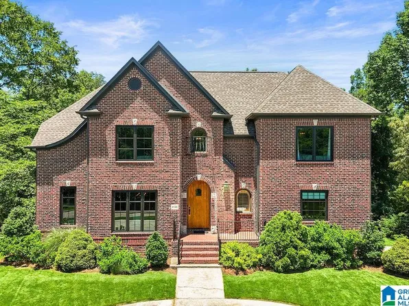 8726 Carrington Lake Rdg, Trussville, AL 35173