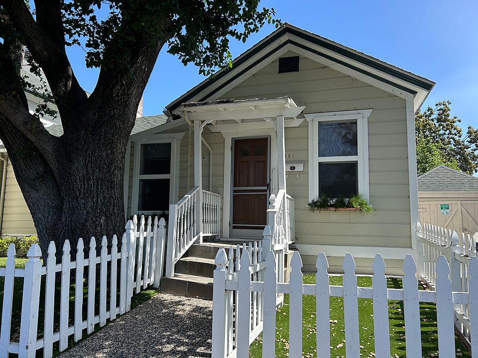 Cozy cottage located at 201 6th Street is part of a 4-unit property. Enjoy the proximity of downtown Petaluma from a small community feel property.