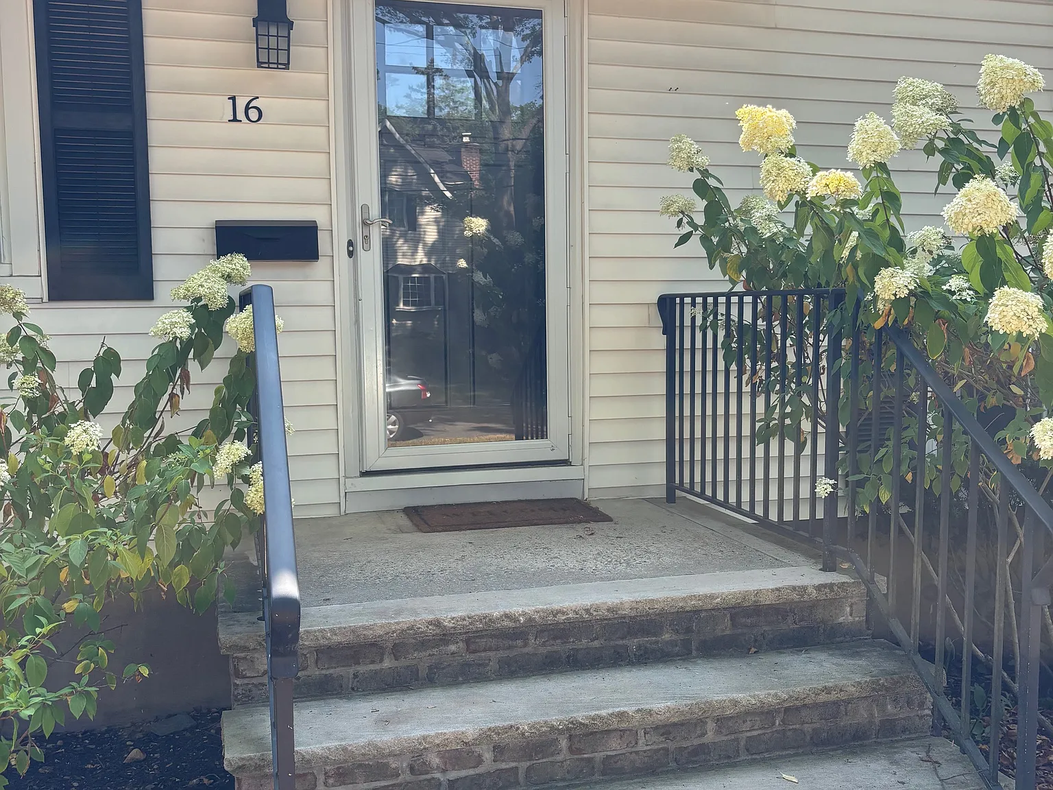 3 bed, 2.5 bath, 1500 sqft, $4,500 — Photo 2