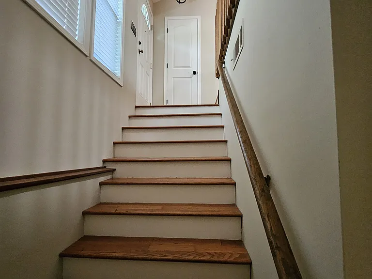 Stairs (split level)