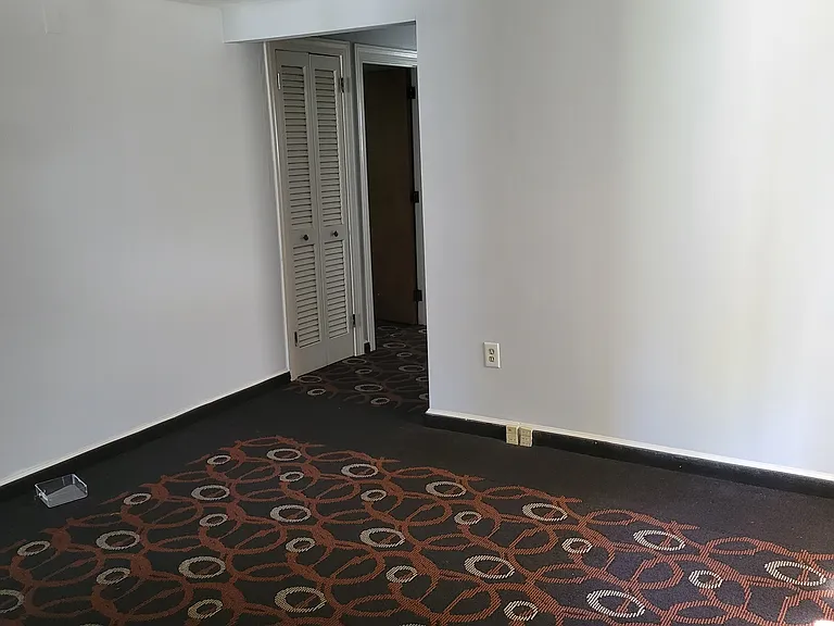 11 Park Ave — Photo 20