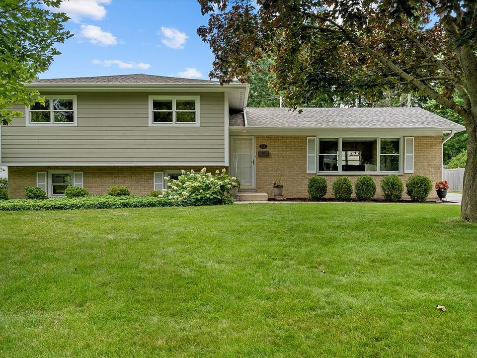 1st image of 524 Cypress Dr