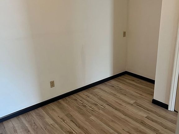4th image of 1002 E Harding Dr #304