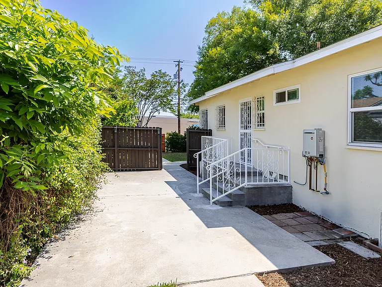801 Elm Ave #B — Photo 18