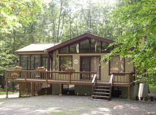 138 Cottonwood Dr, Hawley, PA 18428