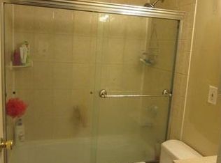 82 Stillwell Rd, Kendall Park, NJ 08824