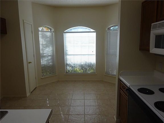 5th image of 2804 Bent Brook Dr