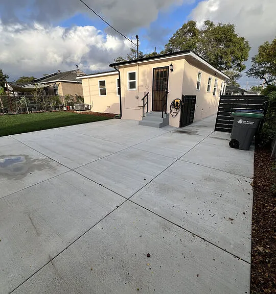 15605 S Berendo Ave — Photo 11