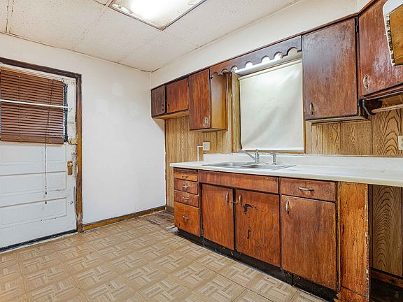 4th image of 8017 S Saint Lawrence Ave