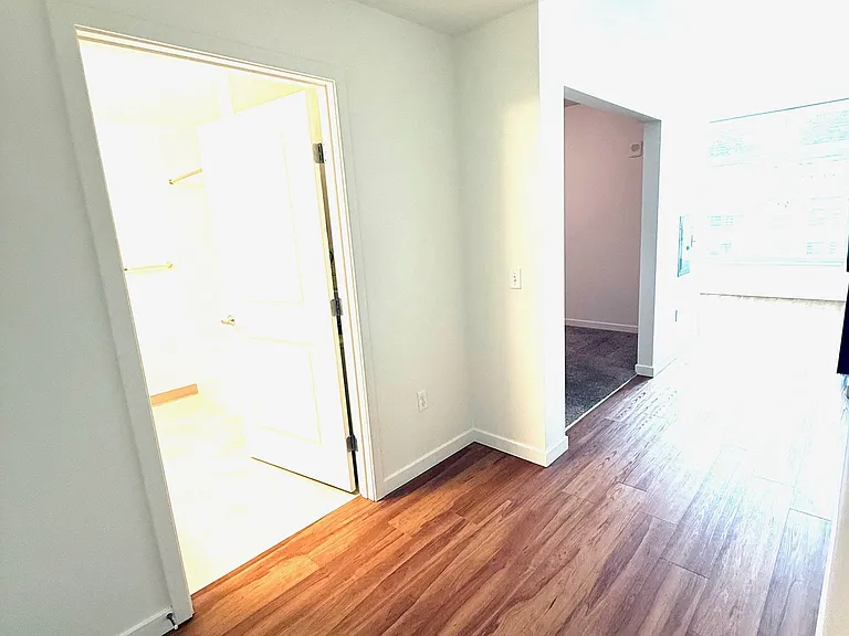 East Burnside Apartments — Photo 15