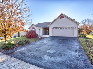 9 Bowes Ln, Reading, PA 19606