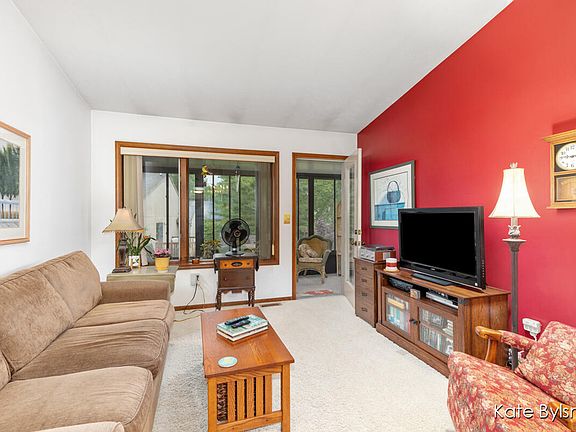 4th image of 4705 Rockvalley Dr NE