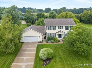 9337 Crest Circle Dr NE, Rockford, MI 49341