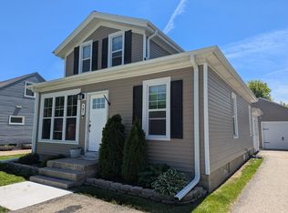 707 E Roland St, Oconomowoc, WI 53066