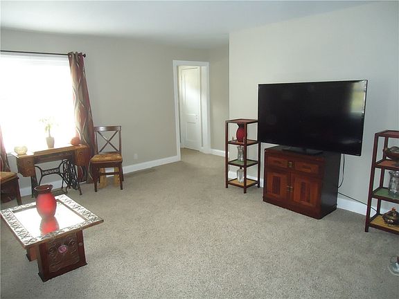 Living Rm Near Entry/Closet