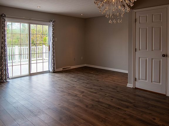 4th image of 5620 Queen Anne Ct #1